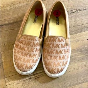 Girl’s Size 2, Michael Koers Slides